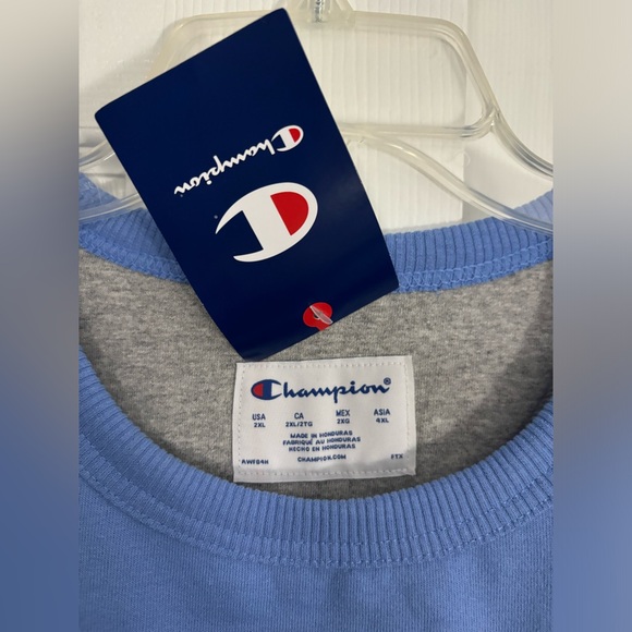 NWT!! CHAMPION Women’s 2XL Plaster Blue Powerblend Graphic Crewneck - Picture 2 of 3